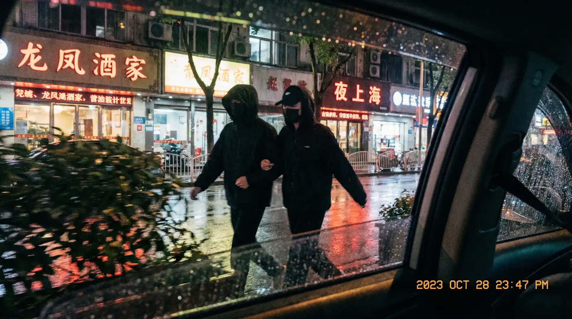 大江体育官网 - 顶流明星深夜密会现场抓拍照片